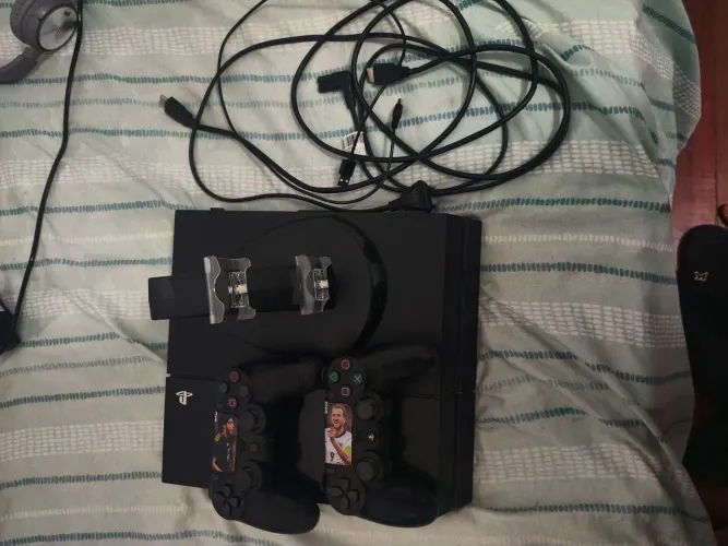 PS4 2 MANETES COM JOGOS