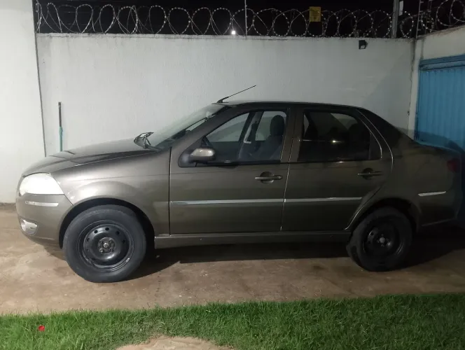 Fiat Siena HLX Dualogic 1.8 MPI Flex 8V 4P 2010
