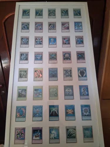 VENDO ESTE QUADRO TODAS AS FIGURAS ORIGINAIS CARDS YU-GI-OH / Cartas yugioh