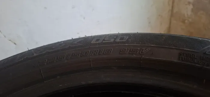 Pneus 225/50/18
