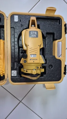 Estação total Topcon 226
