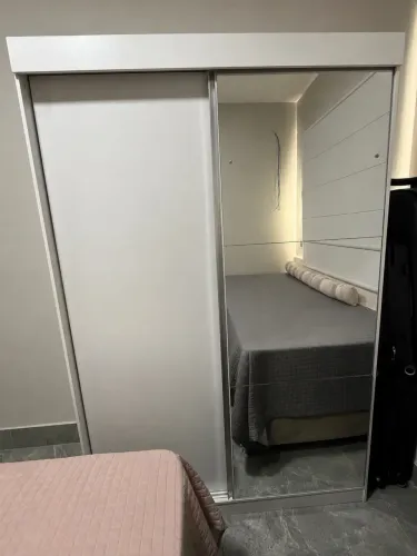 Guarda roupa pequeno 