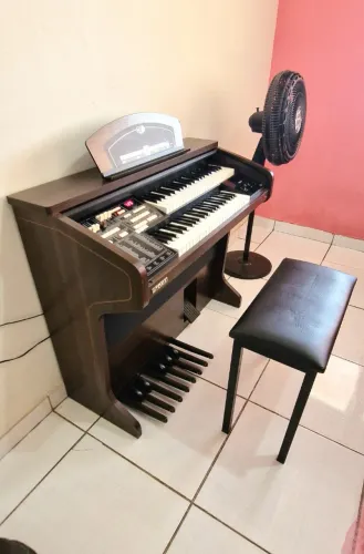 Órgao Tokai MD5 EVO Semi-novo/usado