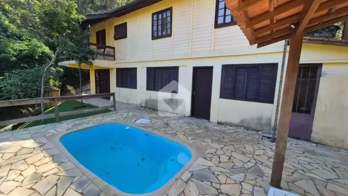 Casa para venda com 3 quartos, 782m² - Pedro do Rio - Petrópolis/RJ