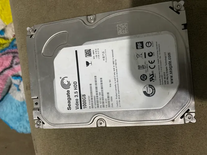 Disco rígido 3.5 HDD de 1000GB.