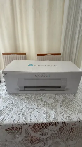 Cameo 4 Silhouette