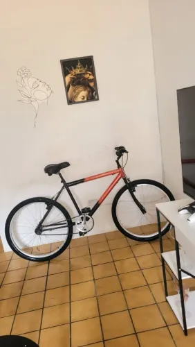 Bike toda boa com cela em GEL NOVINHA! FAÇO ENTREGA E ACEITO CARTÃO