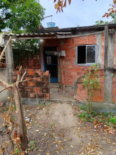 ? Terreno 12x30 com Casa e Quitinete Inacabadas - Excelente Preço!