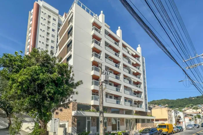 Loja nova e com mezanino no bairro Agronômica, em Florianópolis