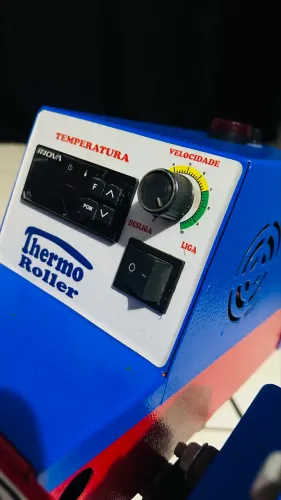 Maquina de estampar copos acrilicos e de aluminio