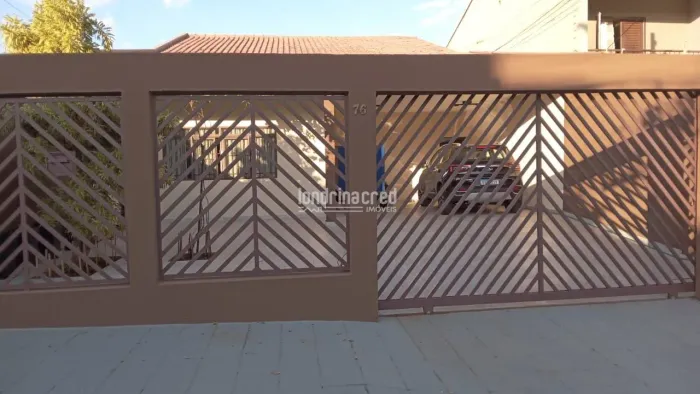 Casa à venda na Zona Leste de Londrina 238 m² construídos