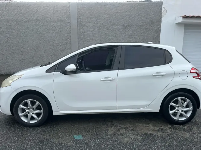 Peugeot 208 Allure 1.5 Flex 8V 5P 2014