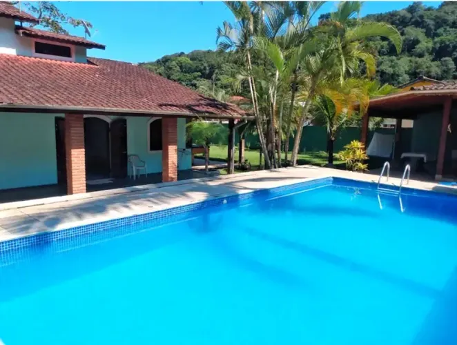 Casa de condomínio para venda possui 245 m² com 5 quartos - Praia da Cocanha - Caraguatatu