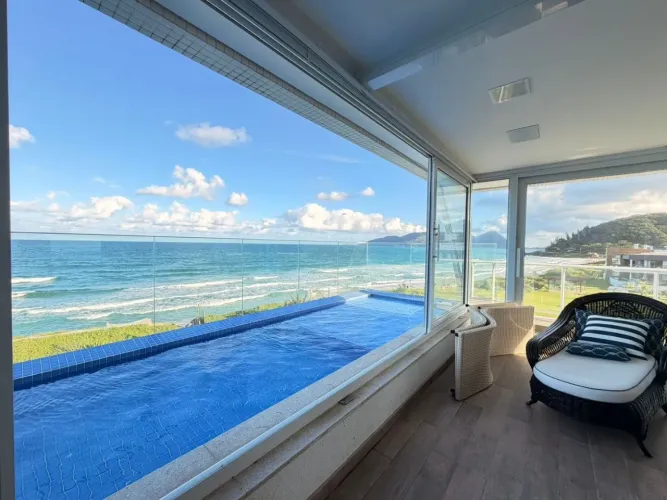 Locação | Apartamento frente mar, mobiliado com piscina e 3 quartos - Morro das Pedras