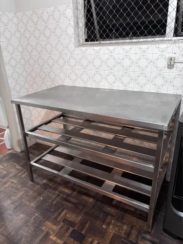 Vendo bancada totalmente em inox 130x70x91