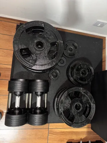 Kit de anilhas 267kg R$6097. (R$7697 com os halteres.)