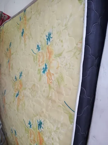 Uma Cama box e três colchões casal  entrega 