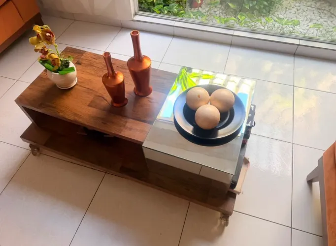Sofá com centro e puffs