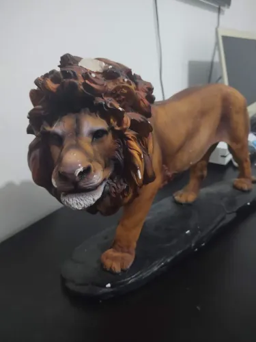 Enfeite estátua de leão