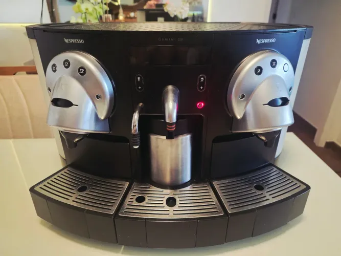 Maquina cafe Nespresso Professional