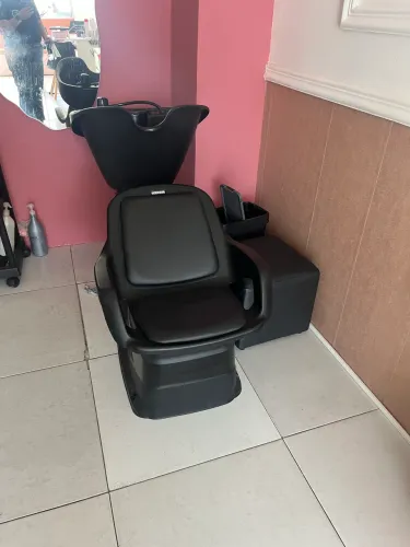 Salão de beleza completo pra vender com tudo novo apenas 7 meses de uso.