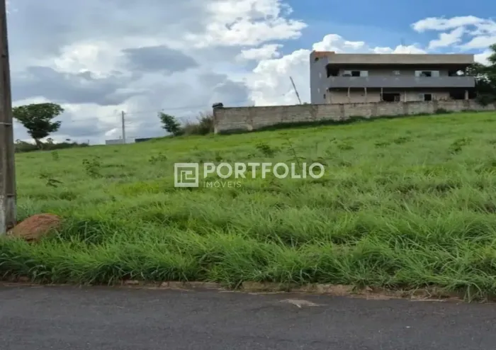 Lote/Terreno com 393m² à venda no Residencial Marília em Senador Canedo