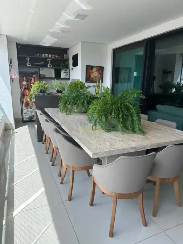 Imóvel para venda possui 247 metros quadrados com 4 quartos em Quilombo - Cuiabá - MT