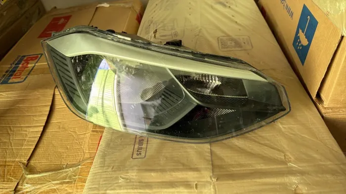 Farol dianteiro direito Polo Track 2026 26/26