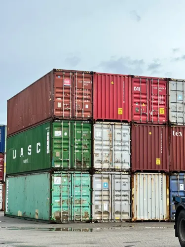 Container e transporte disponível