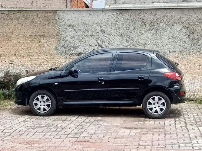 Peugeot 207 XR 1.4 Flex 8V 5P 2011