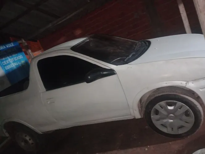 Vendo picape Corsa valor12 mil ou troco em terreno só liga *60