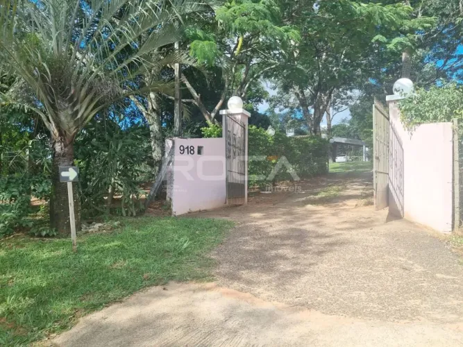 Chácara dos Sonhos à Venda em São Carlos - 3 Dormitórios, Campo de Futebol e Piscina!