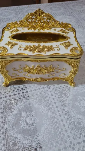 Porta lenço  .com muito dourados. 