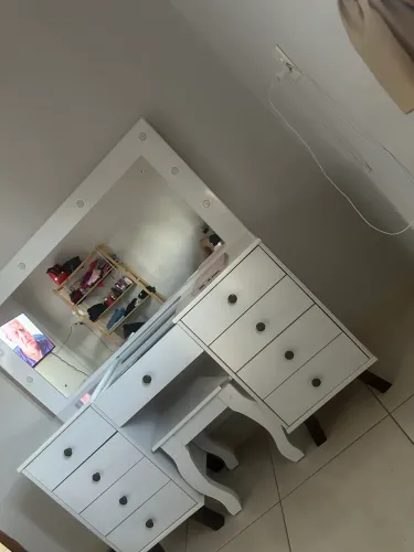 penteadeira mdf branco, 9 gavetas e 1 banco, led