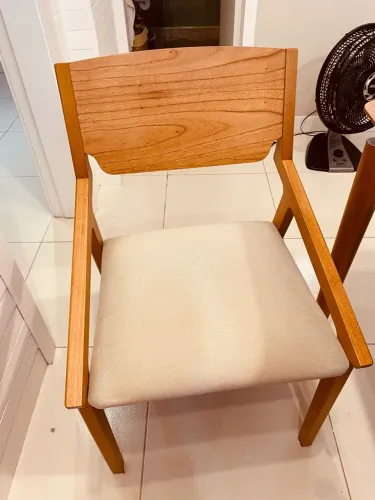 Excelente Oportunidade - Conjunto Mesa e Cadeiras
