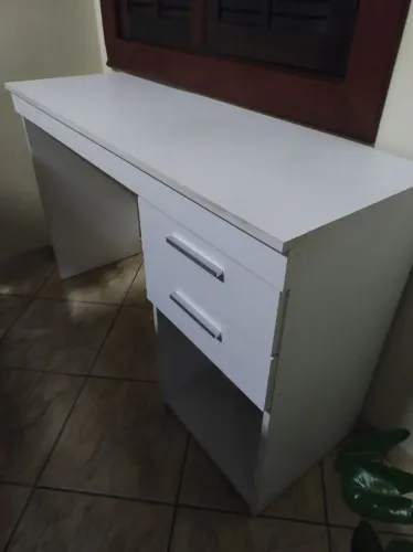 Escrivaninha em MDF Branco com 2 Gavetas - Excelente Estado