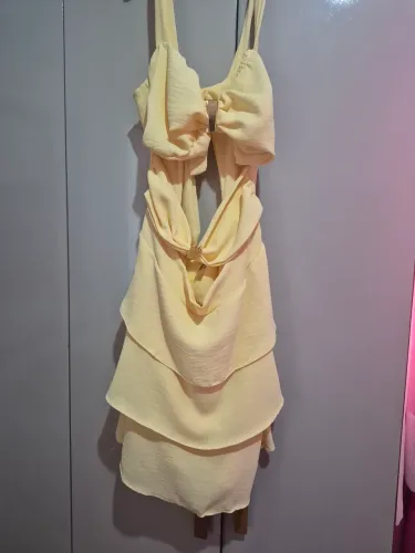 Vestido curto amarelo