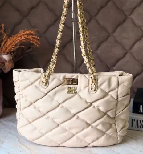 Bolsa Miu Miu Matelassê Tote com Ferragens Douradas - Confecção Premium