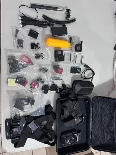 Gopro hero 7 muito nova completa  
