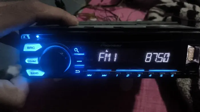 Taipe rádio Pioneer com bluetooth