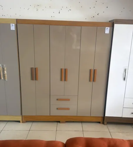 Guarda-Roupa Casal 6 Portas 2 Gavetas Novo | R$ 899,99 à Vista