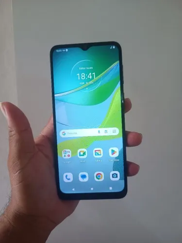 Moto e13 