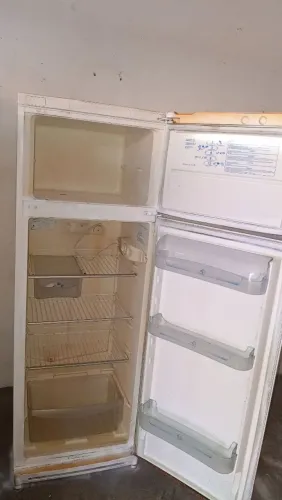 Geladeira gelo seco gelando bem