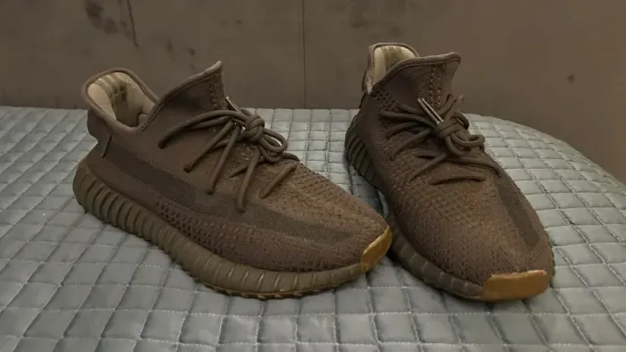 Tênis Yeezy Boost 350 V2 Cinder Tam 43 (Original / Desapego)