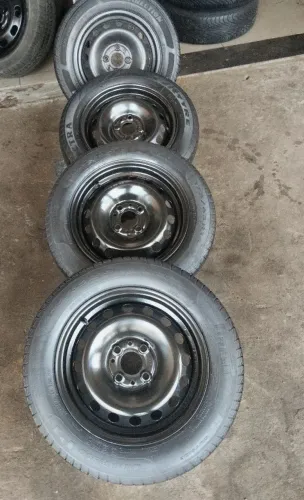 4 rodas aro 14 de ferro furacão 4/98 originais da Fiat com pneu perfil 175/65.