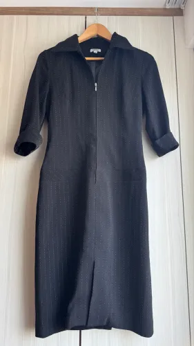 Vestido risca de giz - tamanho PP, mas veste P. Em ótimo estado.