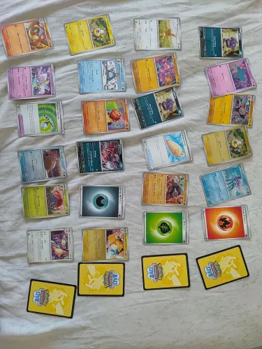 24 figurinhas Pokémon- Mega Evolução Fogo Fantasmagórico c5