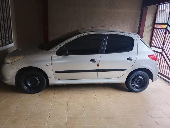 Peugeot 207 X-line 1.4 Flex 8V 5P 2011