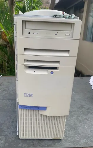 Gabinete IBM Personal Computer 300PL,Pentium III,450,128 memória,Windows 95