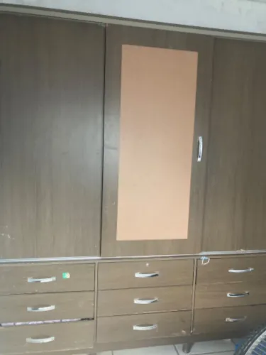 Guarda roupas casal, 3 portas de correr 9 gavetas 